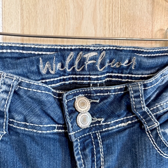 Juniors Small Size 7 Blue and White Embroidered Pocket Bootcut Jeans 2000s - Picture 3 of 8